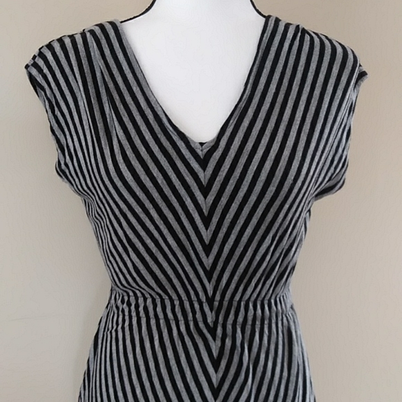 Mossimo Striped V Neckline High Low Hem Dress M Gray Black Stripes - Picture 4 of 13